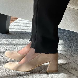 Stuart Weitzman Bude Low Heel Pumps in sz 36 Narrow